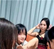 【露露娜】三只母狗群调场89008