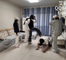 『chnnsct1818』抓住偷女生手机的小偷，圈踢耳光飞踹惩罚 YC-251129-3